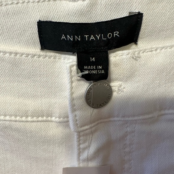 Ann Taylor Slim Fit Bootcut Stretchy Jeans NWT - Picture 2 of 5
